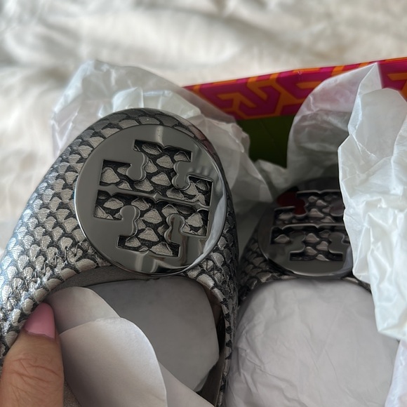 TORY BURCH Silver Reva Foil Fish Scale Ballet Flats - Picture 8 of 8
